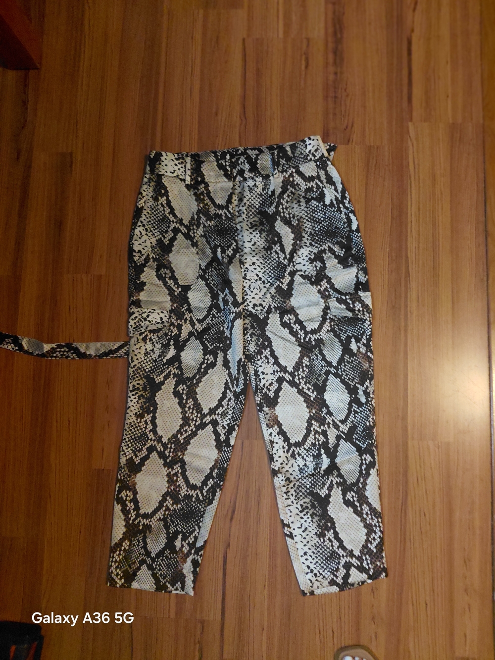 Express Snake-Print Cropped Pants - Black & White